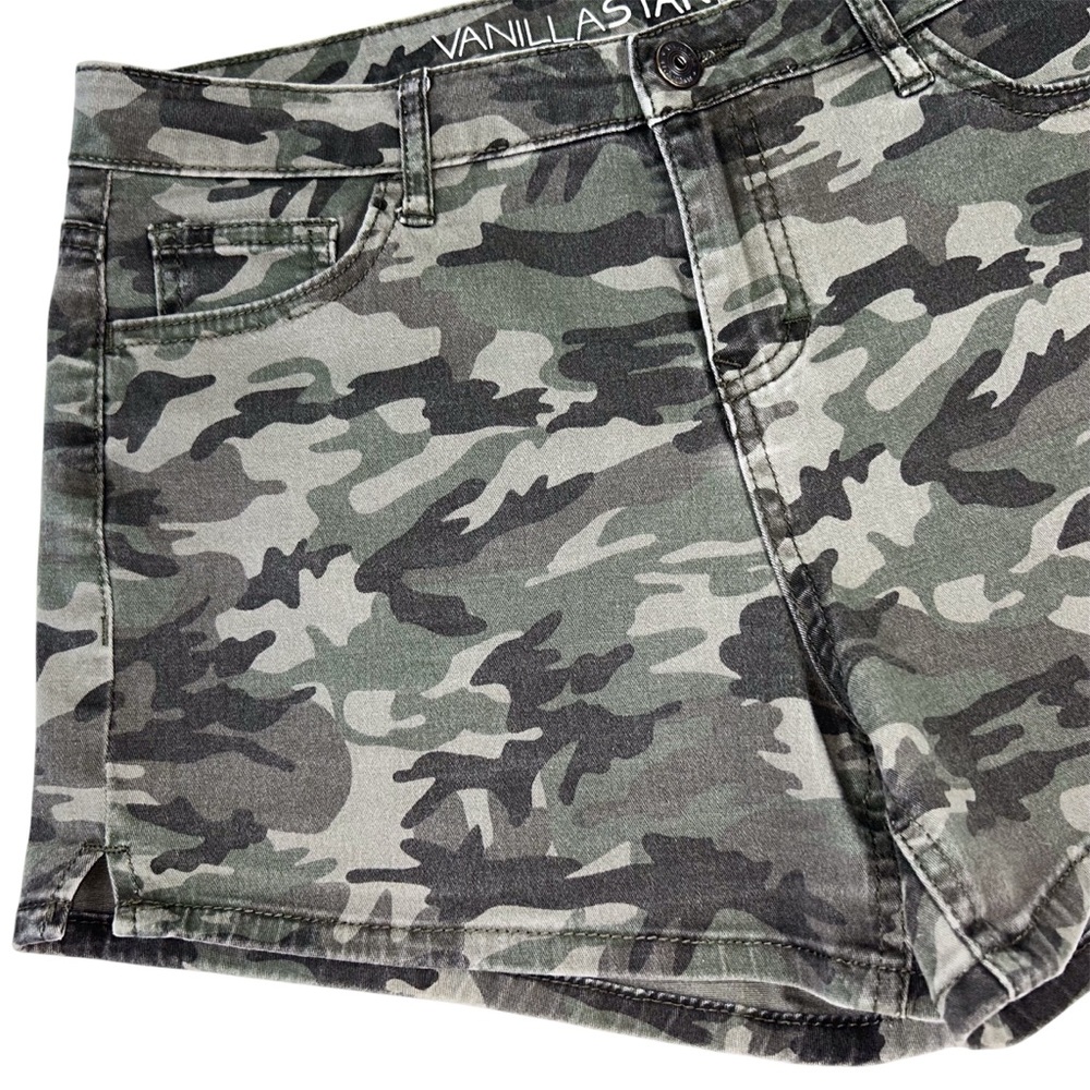 Vanilla Star Camouflage Mid-Rise Midi Shorts Size 11 Juniors - Picture 2 of 9